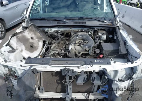 2018 Toyota Tacoma Trd Off Road z USA, uszkodzony, nr VIN 3TMAZ5CN7JM065327